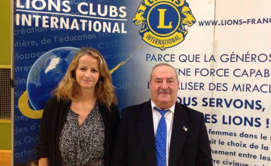 Remise de subvention du Lions Club d Etampes à plusieurs associations.