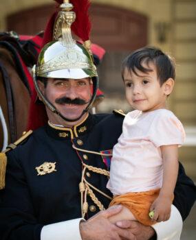 THE FRENCH REPUBLICAN GUARD BECOMES THE GODMOTHER OF IMAGINE FOR MARGO