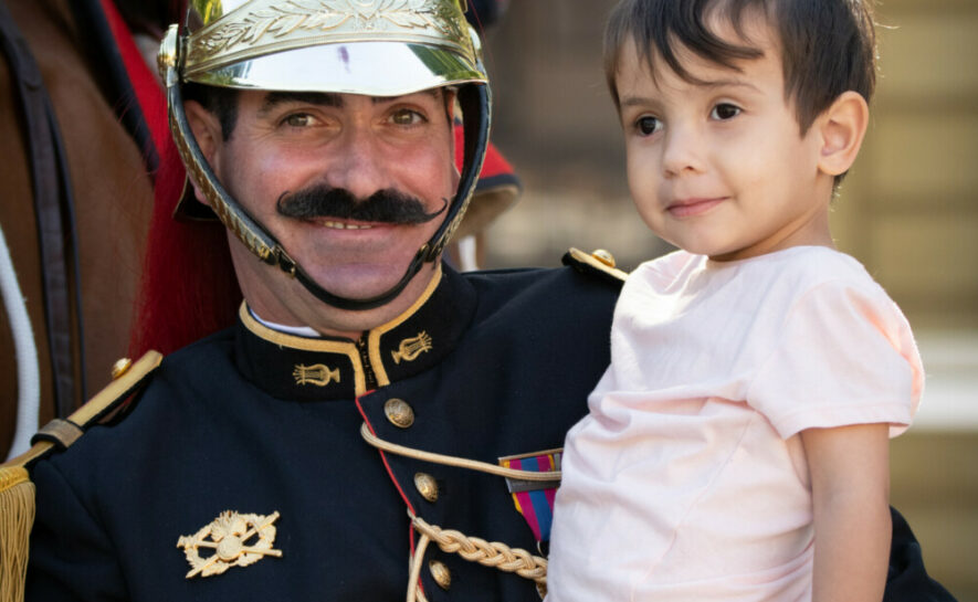 THE FRENCH REPUBLICAN GUARD BECOMES THE GODMOTHER OF IMAGINE FOR MARGO