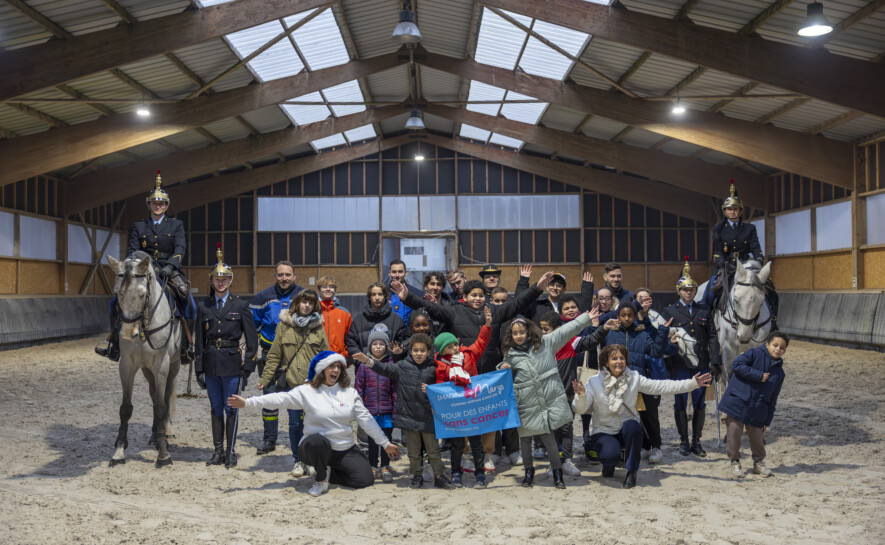 Noël solidaire avec la Garde Républicaine : un moment magique pour les enfants et leurs familles