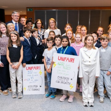 Cancers pédiatriques : au Parlement européen, Léonor, 10 ans, interpelle les eurodéputés
