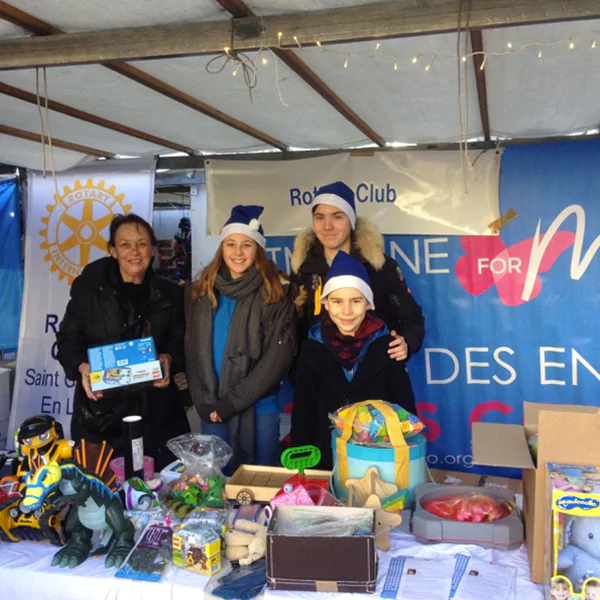 vente de jouets Rotary Club de Saint-Germain-en-Laye au profit de l'association Imagine for Margo