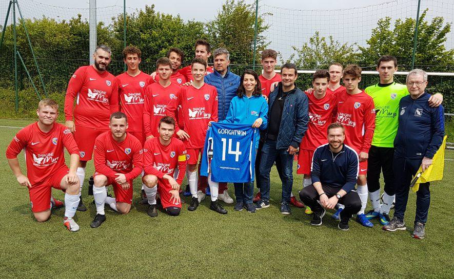 Les jeunes du club de foot USA Feucherollaise jouent solidaire !